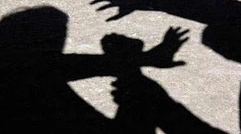 Σάμος: Ανήλικη εξουδετέρωσε με… «καρατιά» επίδοξο κλέφτη και βιαστή της!